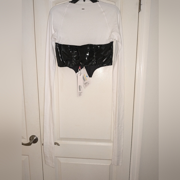 18. NWT  GCDS TSHIRT WITH LONG SLEEVE AND VINYL CORSET - Picture 7 of 8
